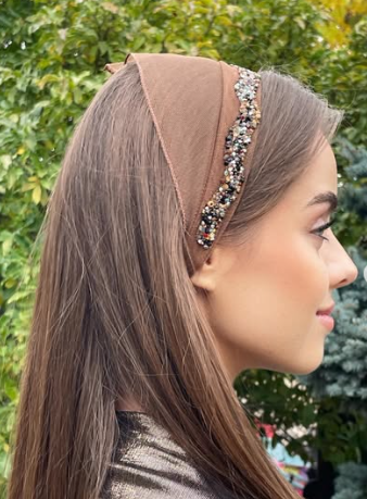 Batic din tul - Maro cu accesoriu din pietre colorate Batic din tul - Maro cu accesoriu din pietre colorate